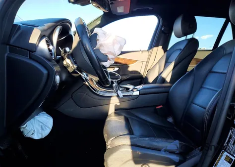 2017 Mercedes-Benz Glc 300 z USA, uszkodzony, nr VIN WDC0G4JB2HF173301